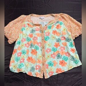 Sage & Fig short sleeve blouse